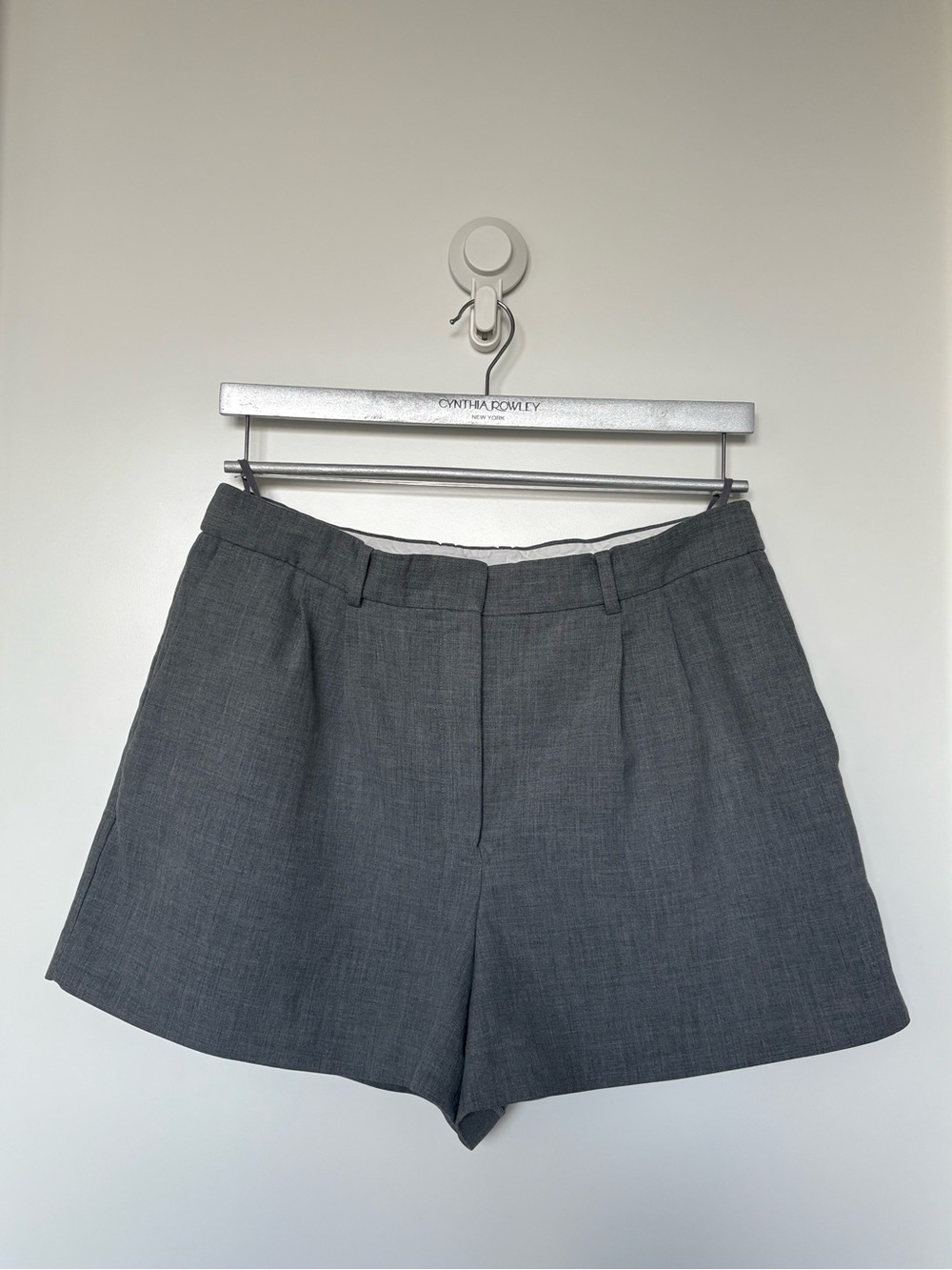 Aritzia Babaton Effortless Short Grey in Size 14